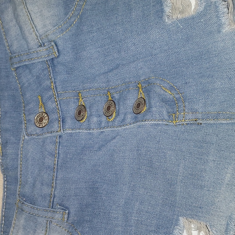 Unbranded jean distressed shorts NWOT - Picture 4 of 5